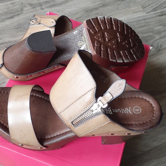 Sandals - Picture 2 of 3